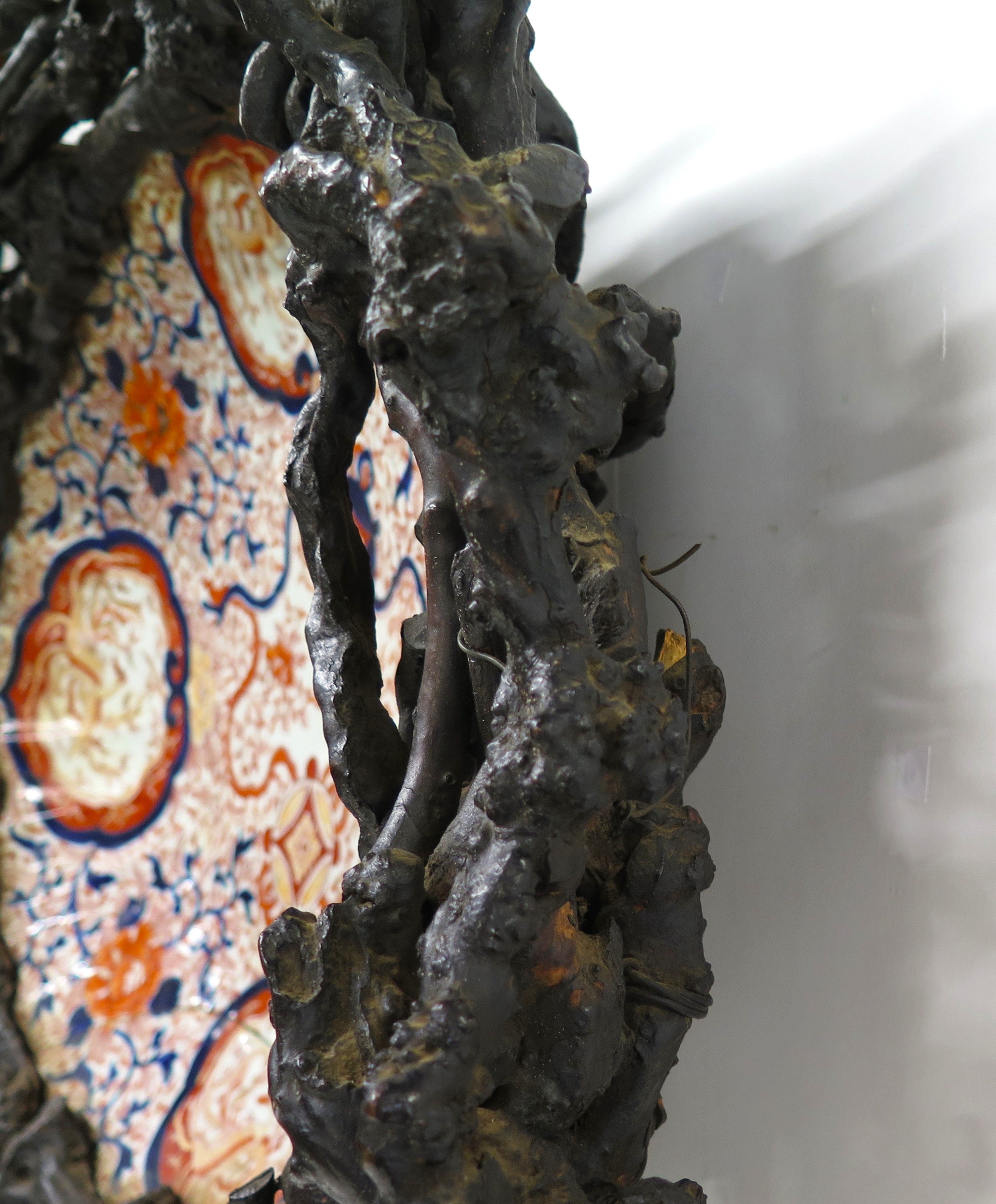 An Imari Porcelain Scalloped Rim Charger