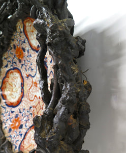 An Imari Porcelain Scalloped Rim Charger