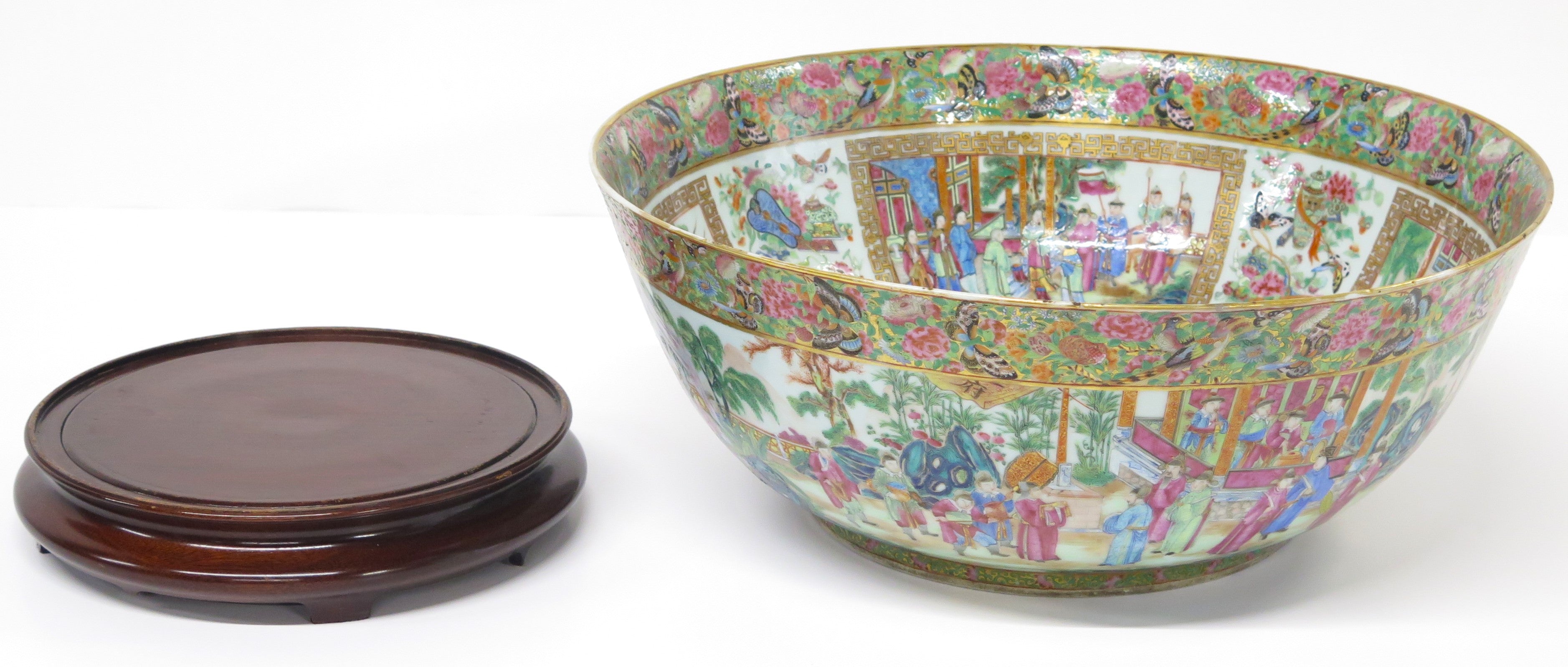 Exquisite Large Scale Chinese Rose Medallion Porcelain Ponch / Center Piece Bowl