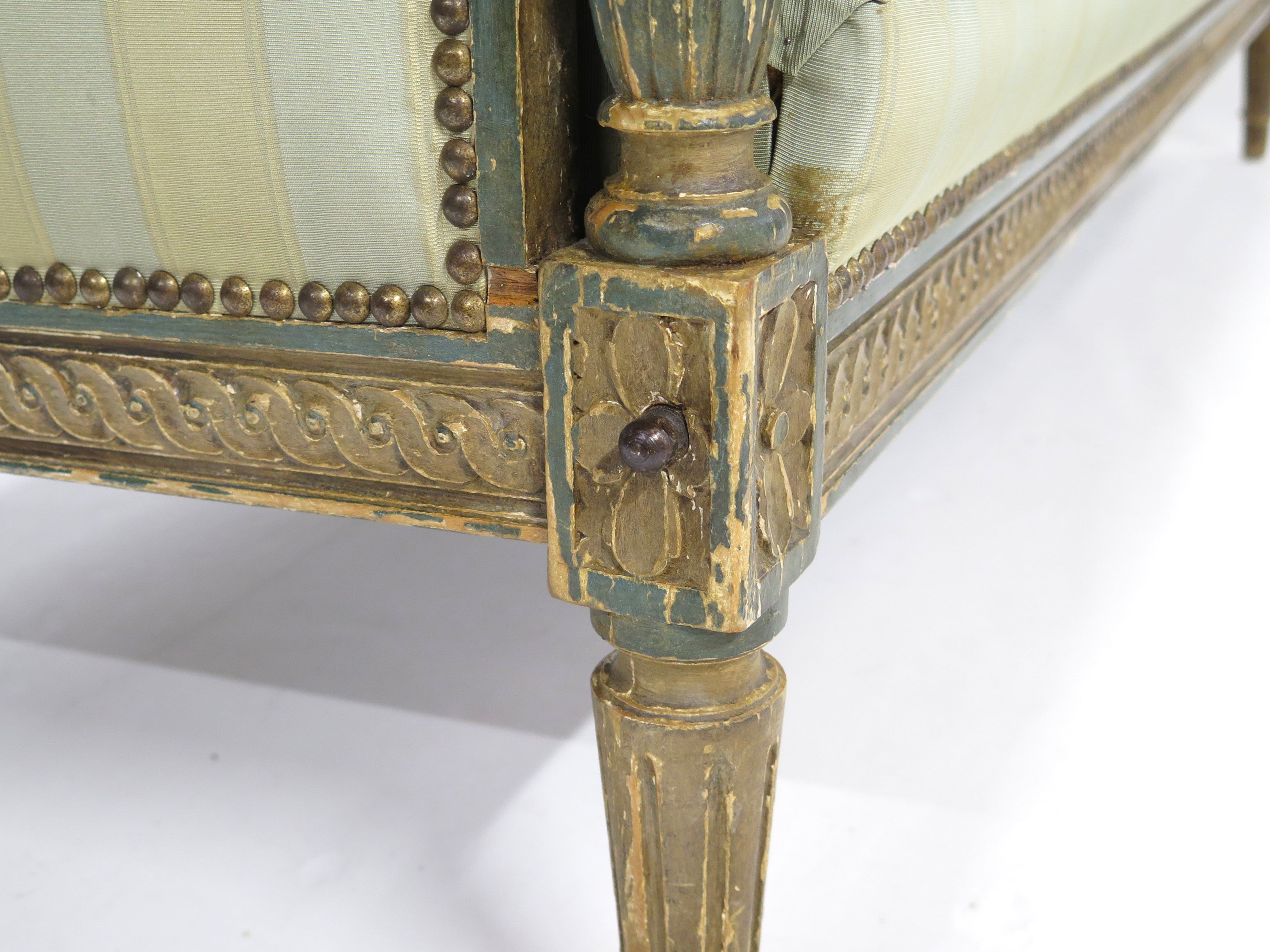 A Nicely Carved Louis XVI Paint and Parcel Gilt Daybed