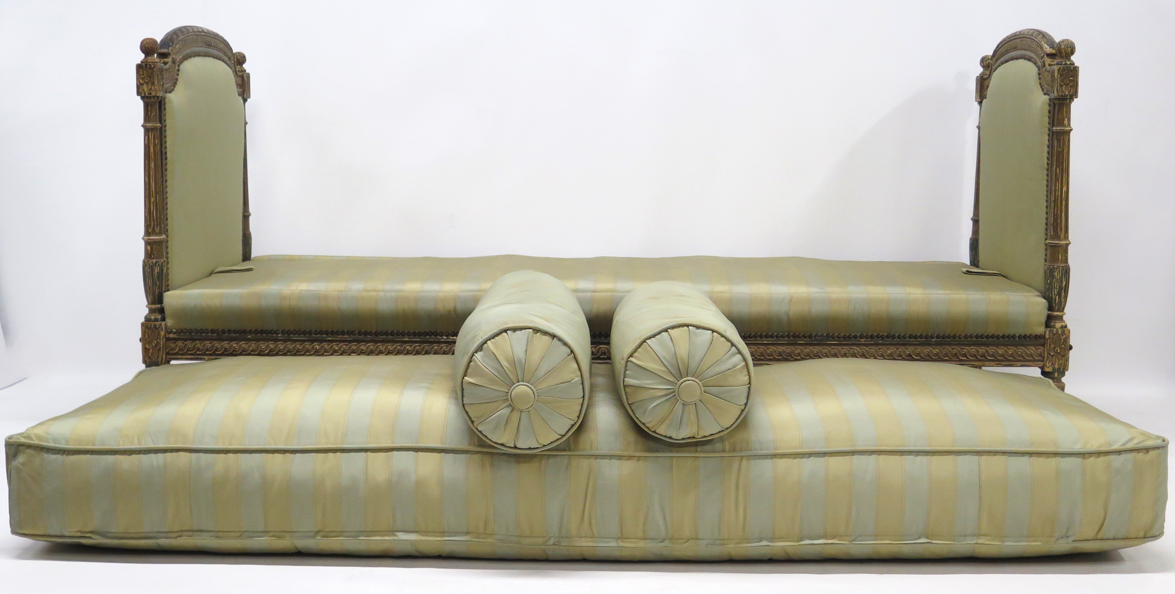 A Nicely Carved Louis XVI Paint and Parcel Gilt Daybed
