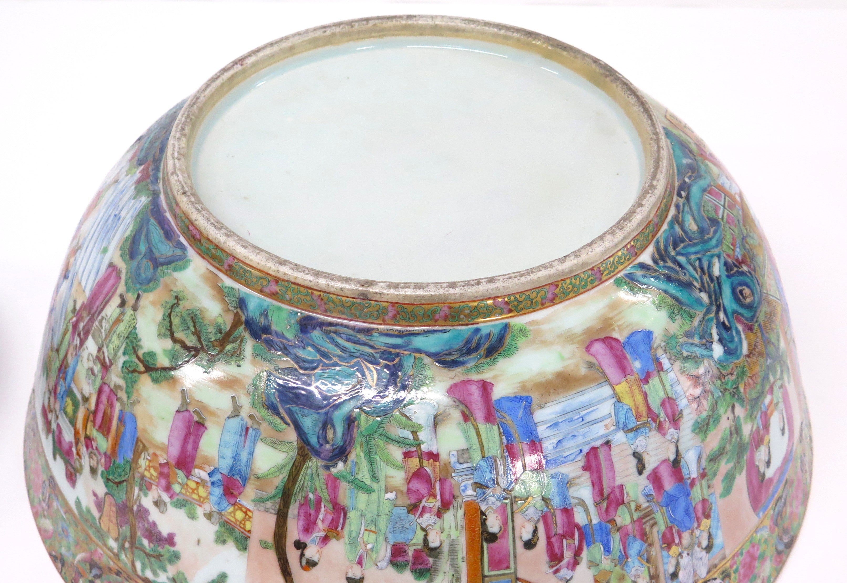 Exquisite Large Scale Chinese Rose Medallion Porcelain Ponch / Center Piece Bowl