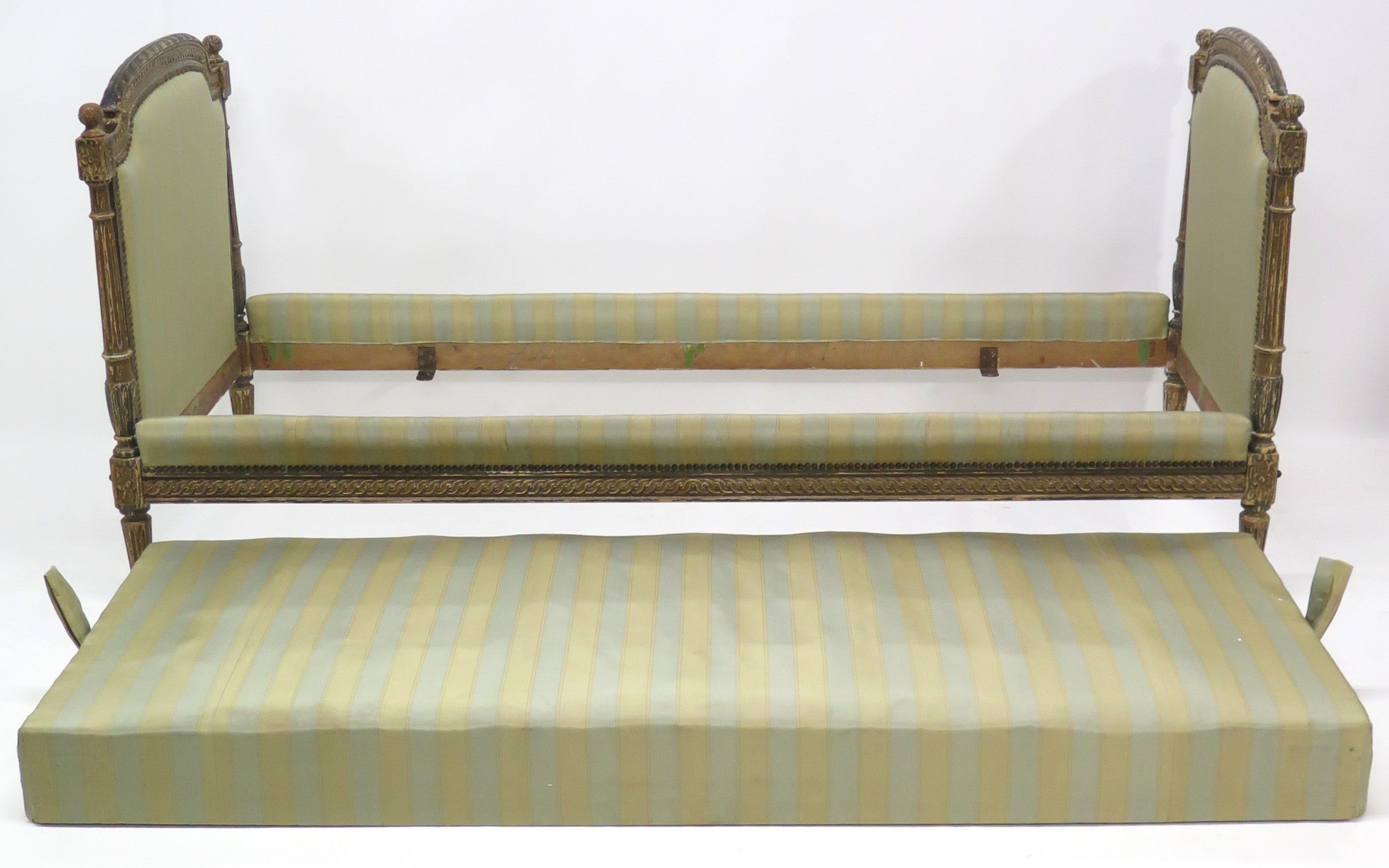 A Nicely Carved Louis XVI Paint and Parcel Gilt Daybed