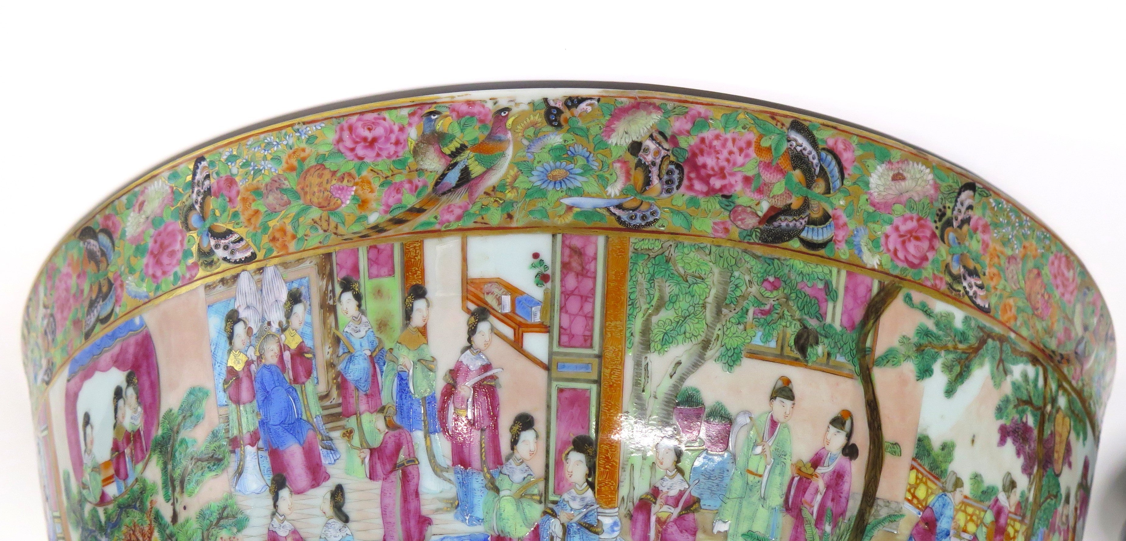 Exquisite Large Scale Chinese Rose Medallion Porcelain Ponch / Center Piece Bowl