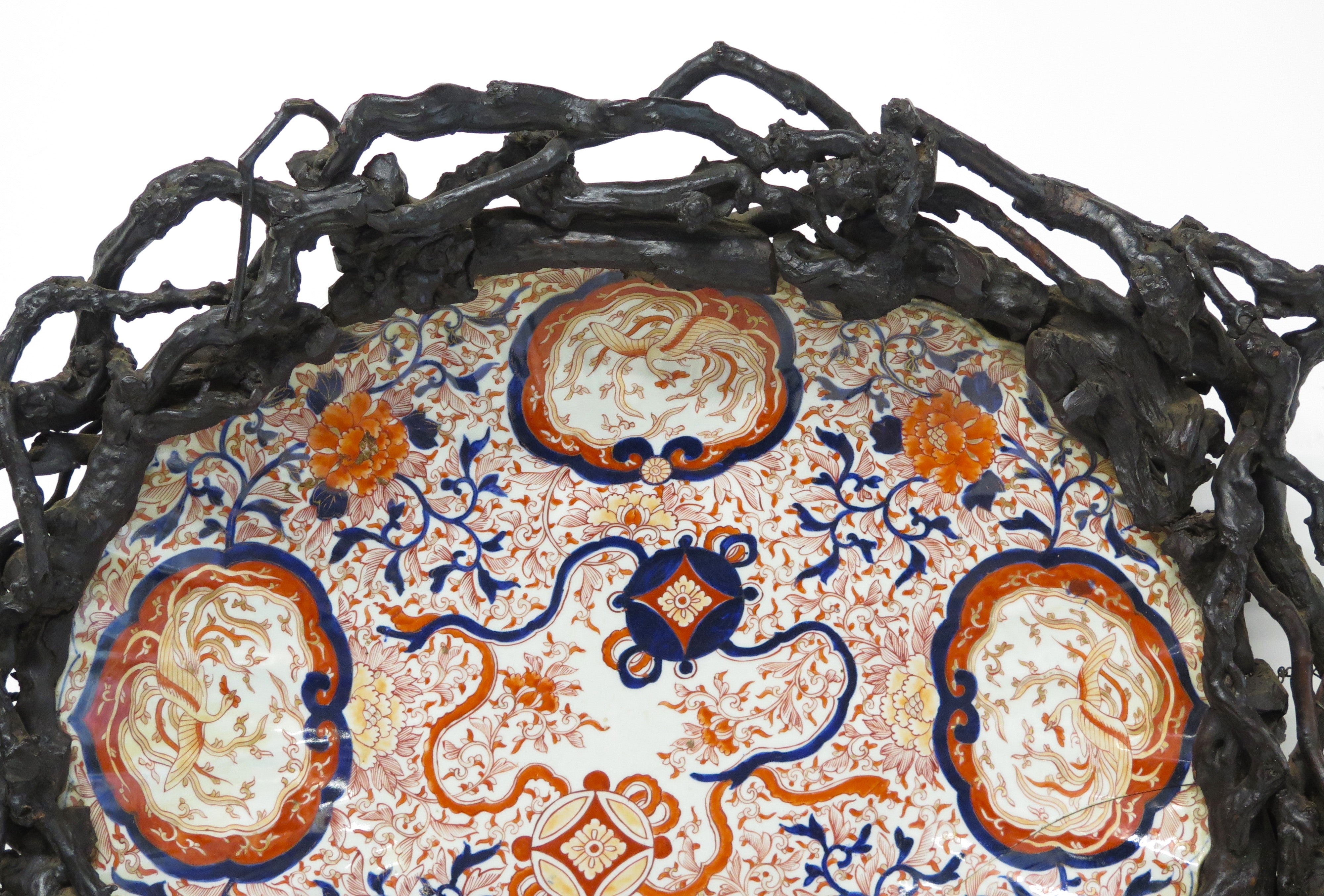An Imari Porcelain Scalloped Rim Charger