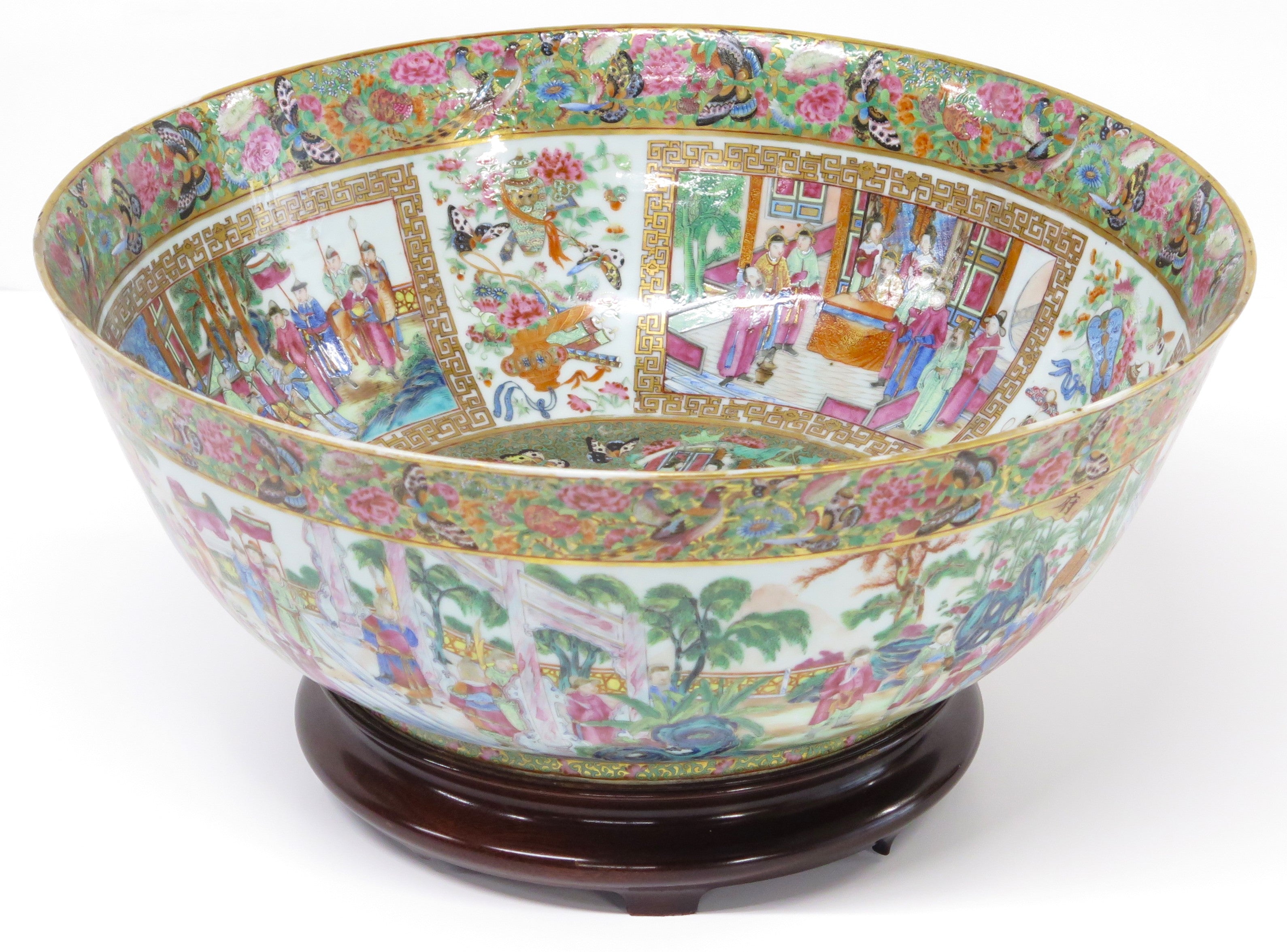 Exquisite Large Scale Chinese Rose Medallion Porcelain Ponch / Center Piece Bowl