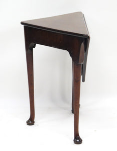 A George III mahogany drop leaf corner table