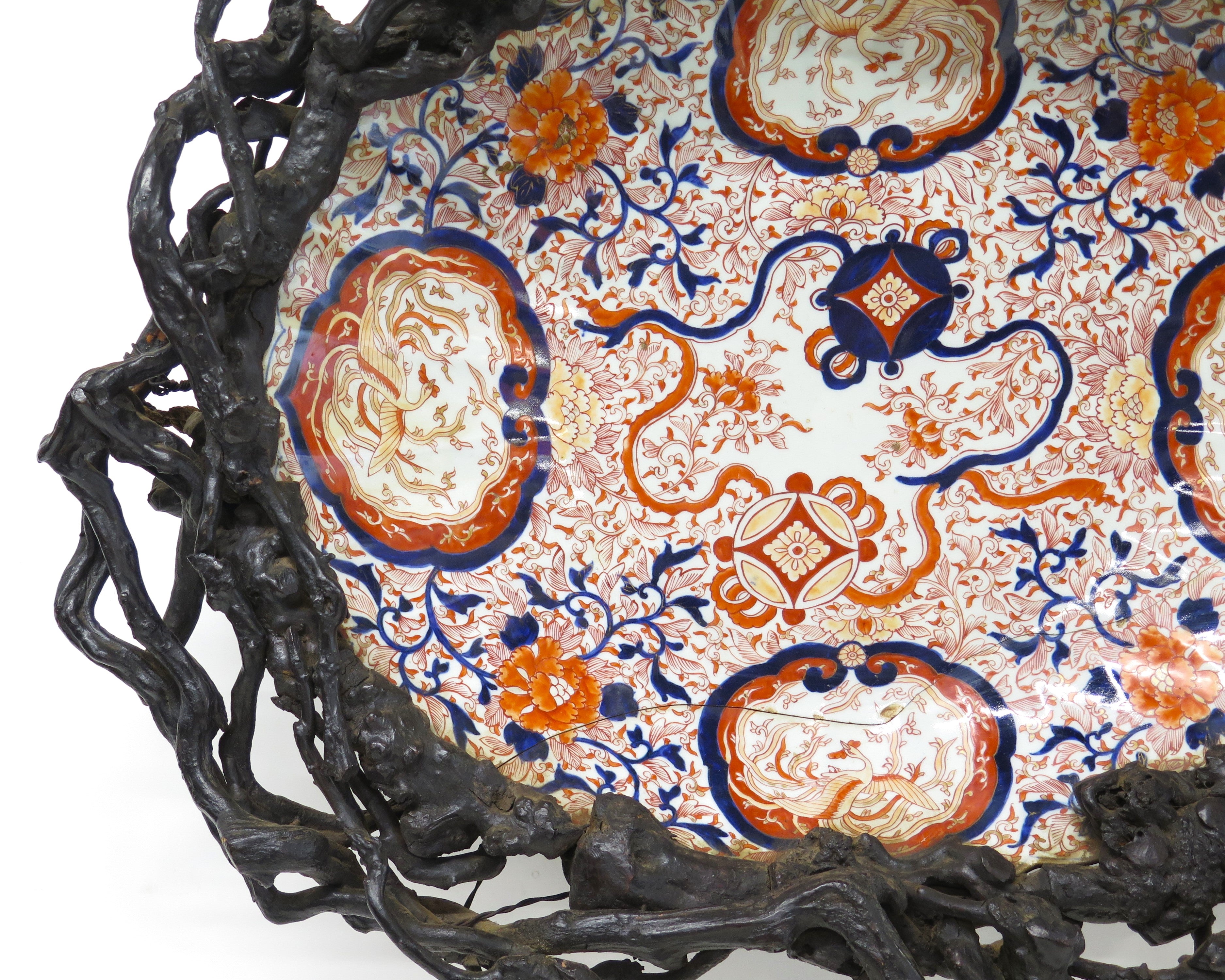 An Imari Porcelain Scalloped Rim Charger