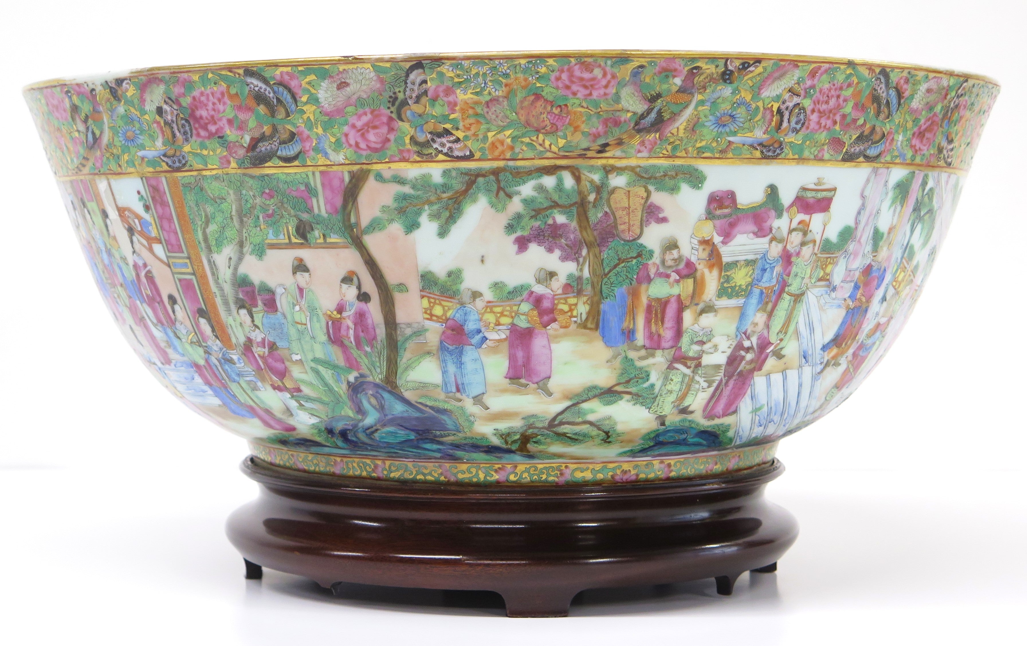 Exquisite Large Scale Chinese Rose Medallion Porcelain Ponch / Center Piece Bowl