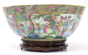 Exquisite Large Scale Chinese Rose Medallion Porcelain Ponch / Center Piece Bowl