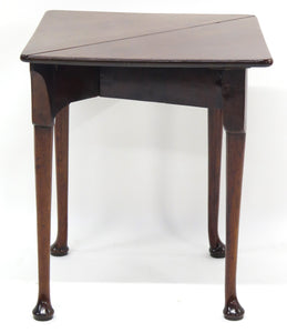 A George III mahogany drop leaf corner table