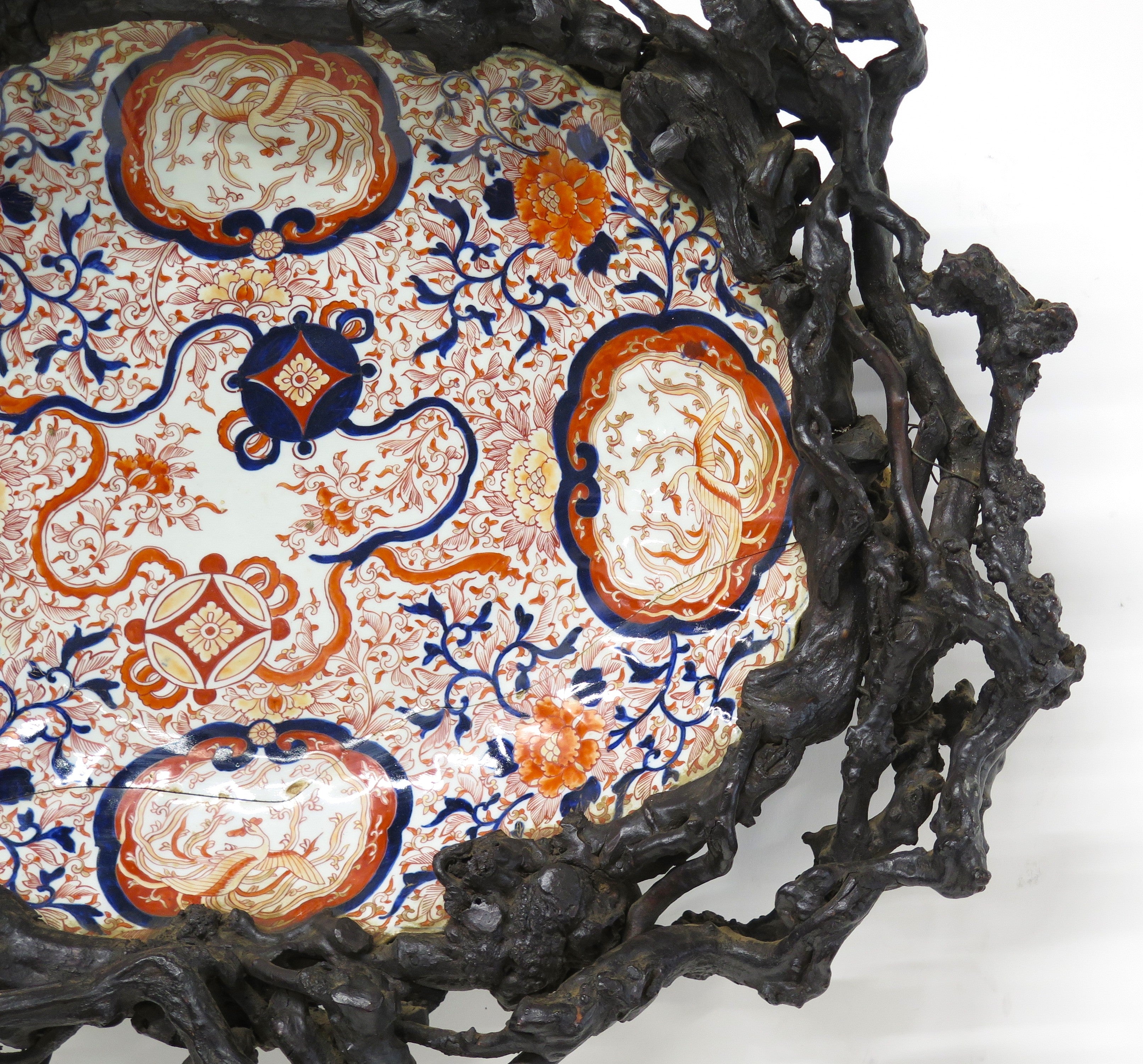 An Imari Porcelain Scalloped Rim Charger