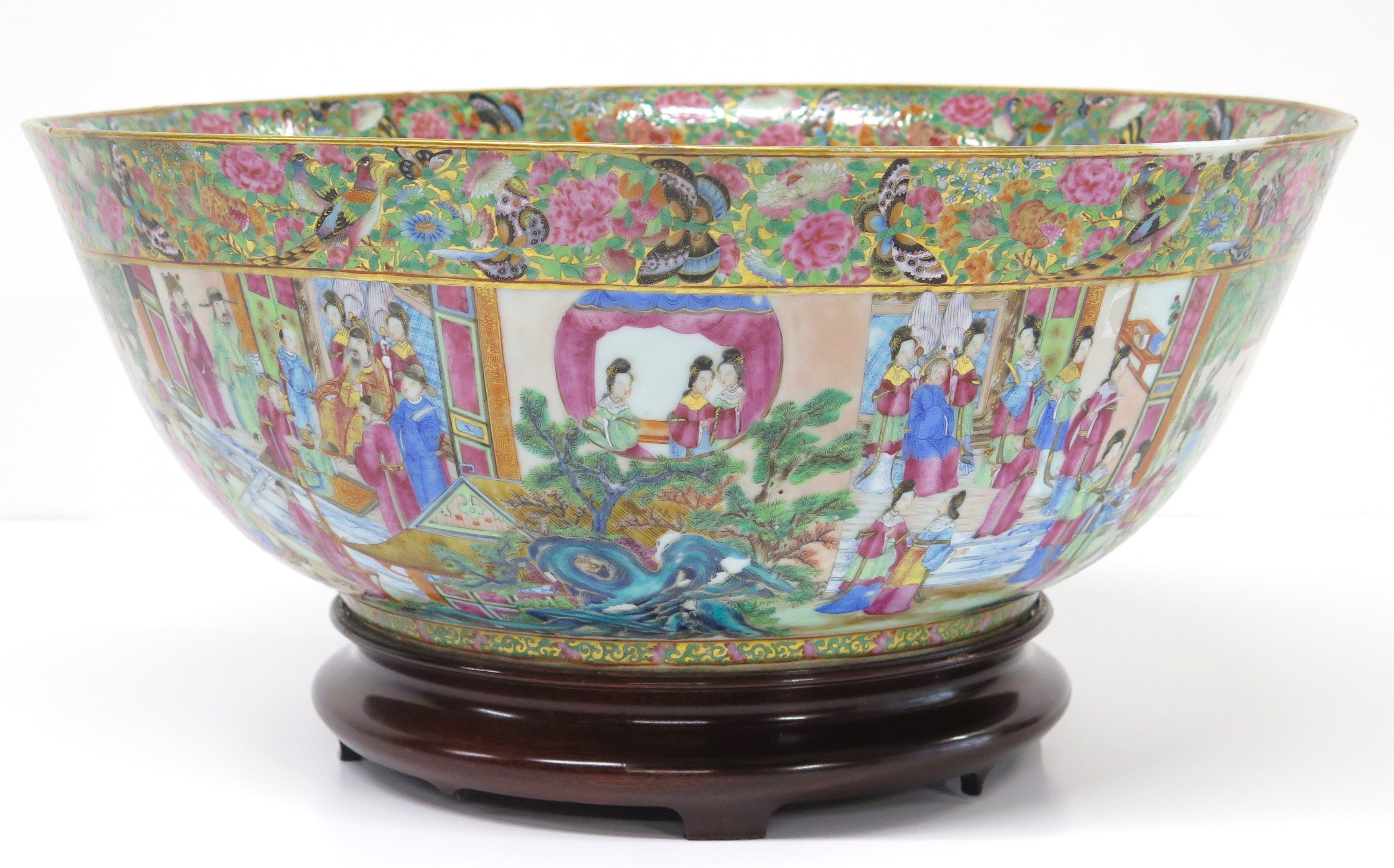 Exquisite Large Scale Chinese Rose Medallion Porcelain Ponch / Center Piece Bowl