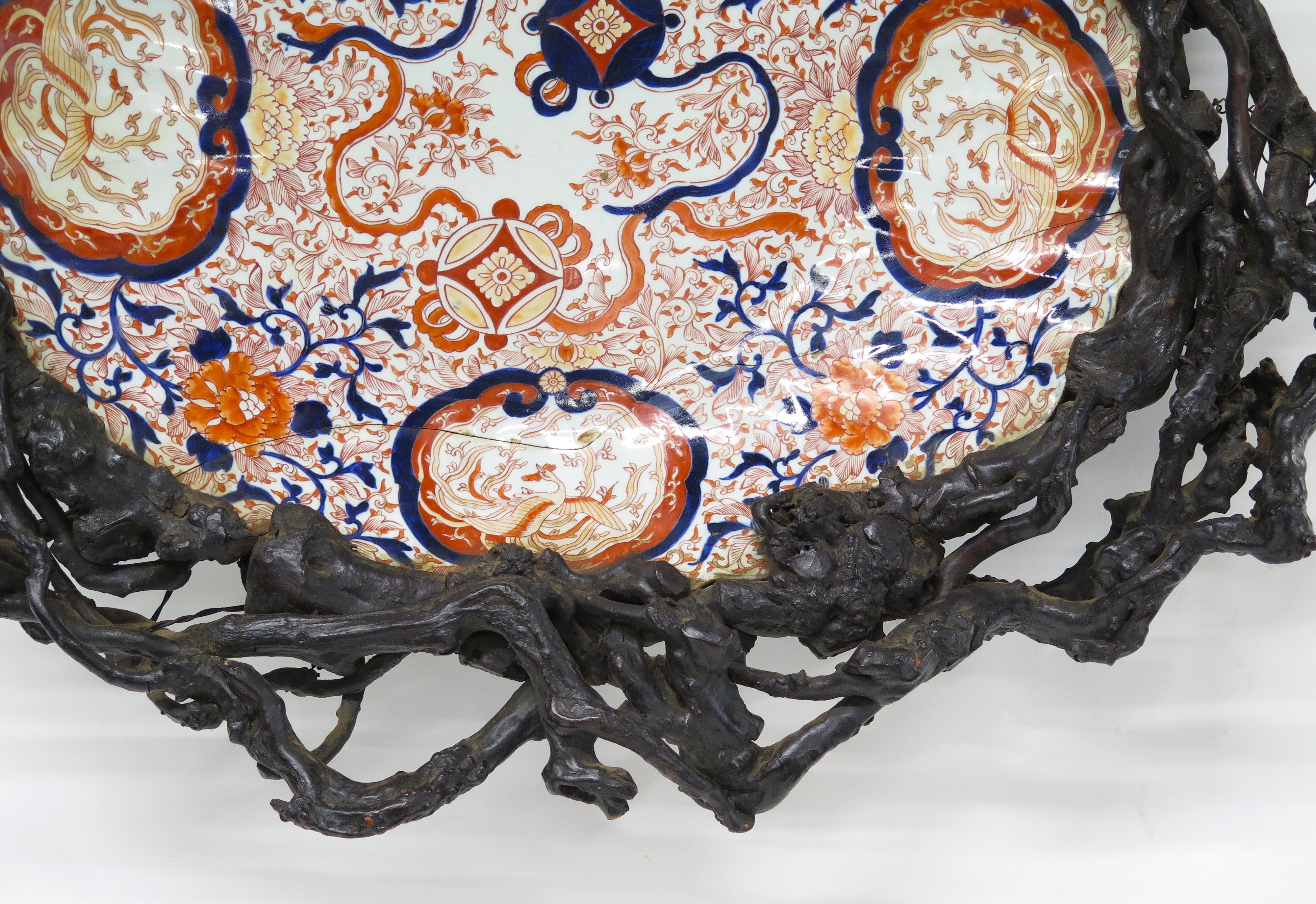 An Imari Porcelain Scalloped Rim Charger