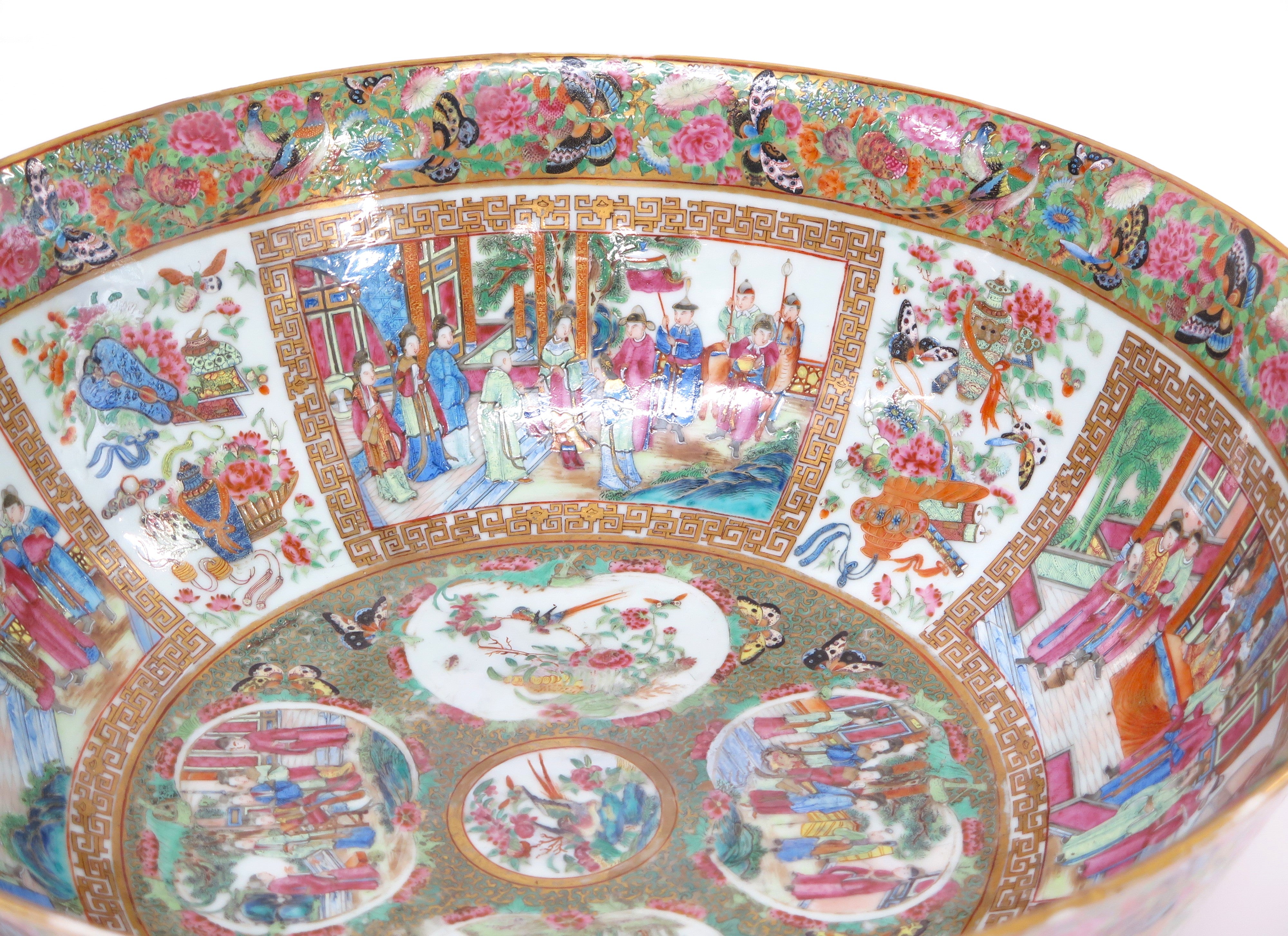 Exquisite Large Scale Chinese Rose Medallion Porcelain Ponch / Center Piece Bowl