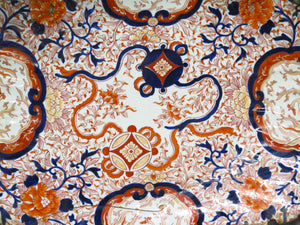 An Imari Porcelain Scalloped Rim Charger