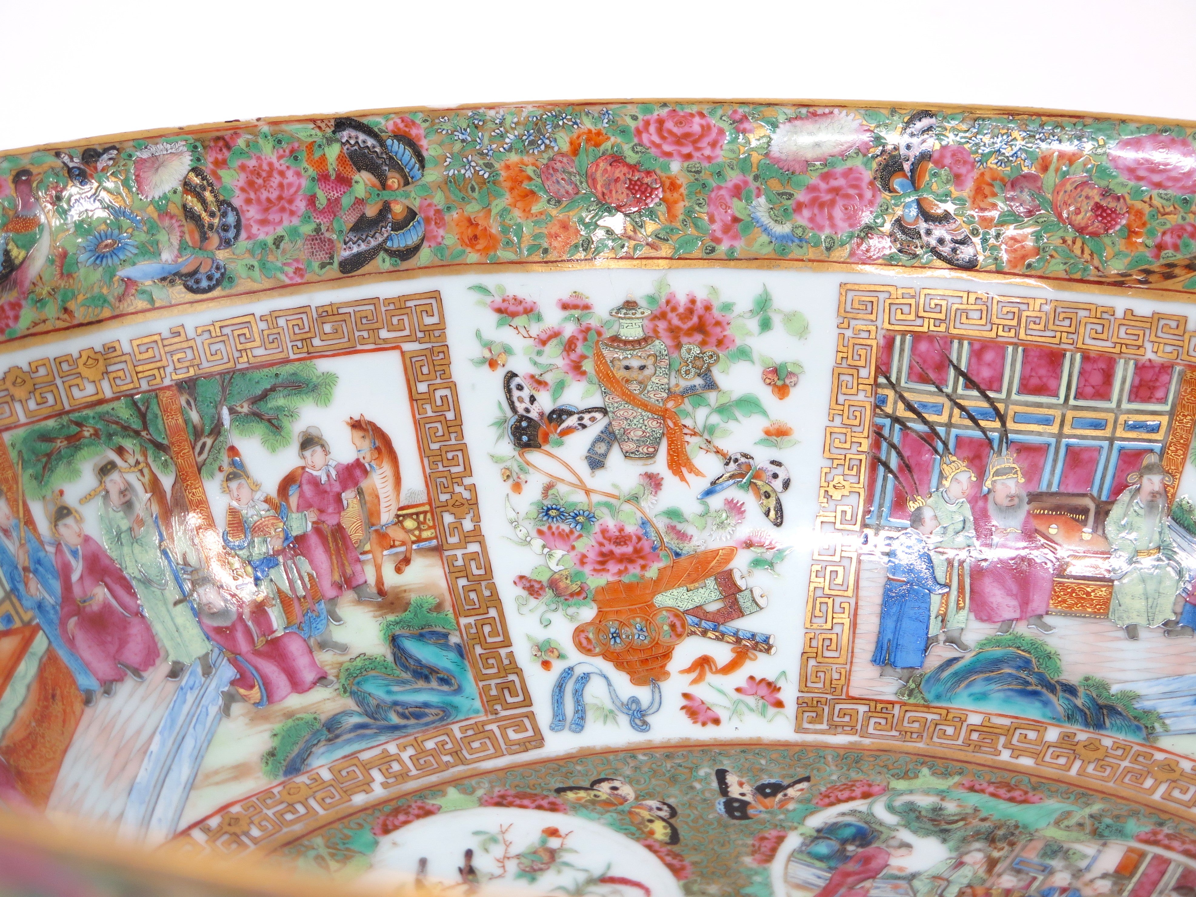 Exquisite Large Scale Chinese Rose Medallion Porcelain Ponch / Center Piece Bowl