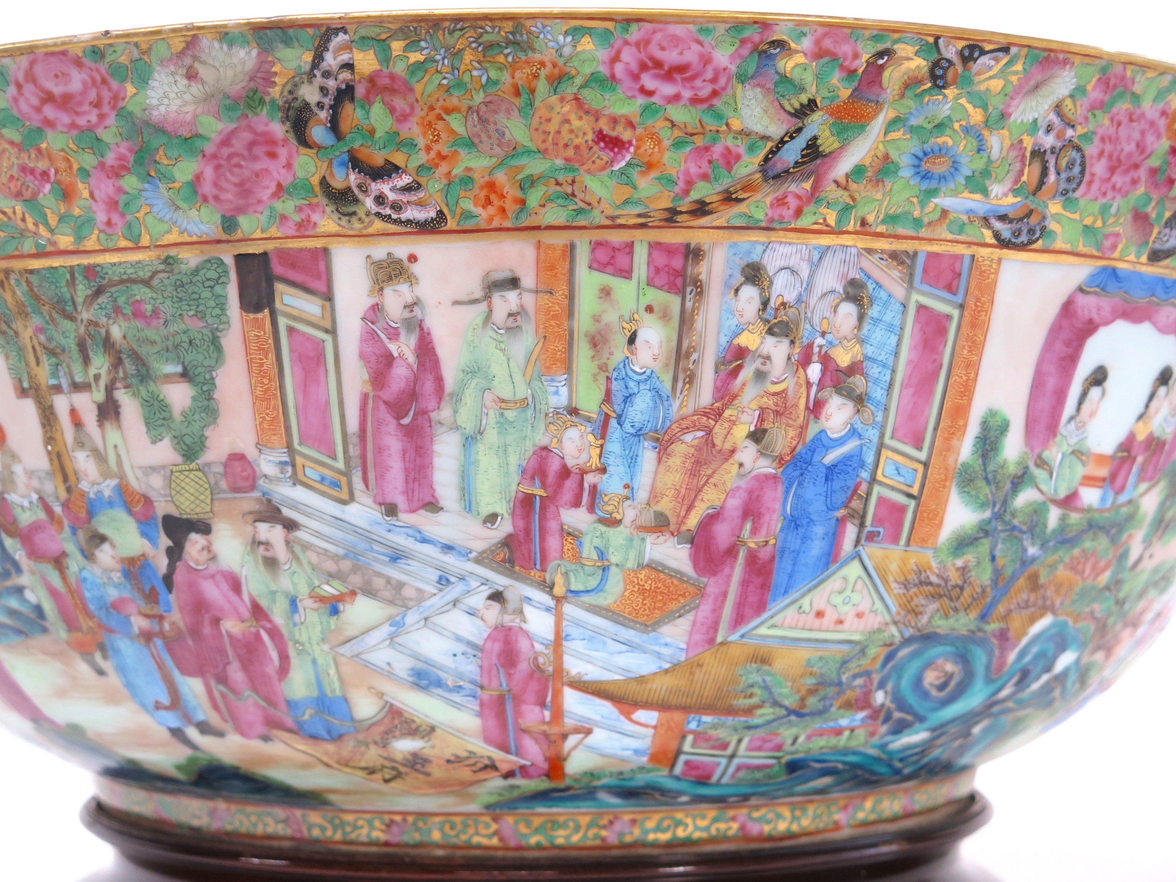 Exquisite Large Scale Chinese Rose Medallion Porcelain Ponch / Center Piece Bowl