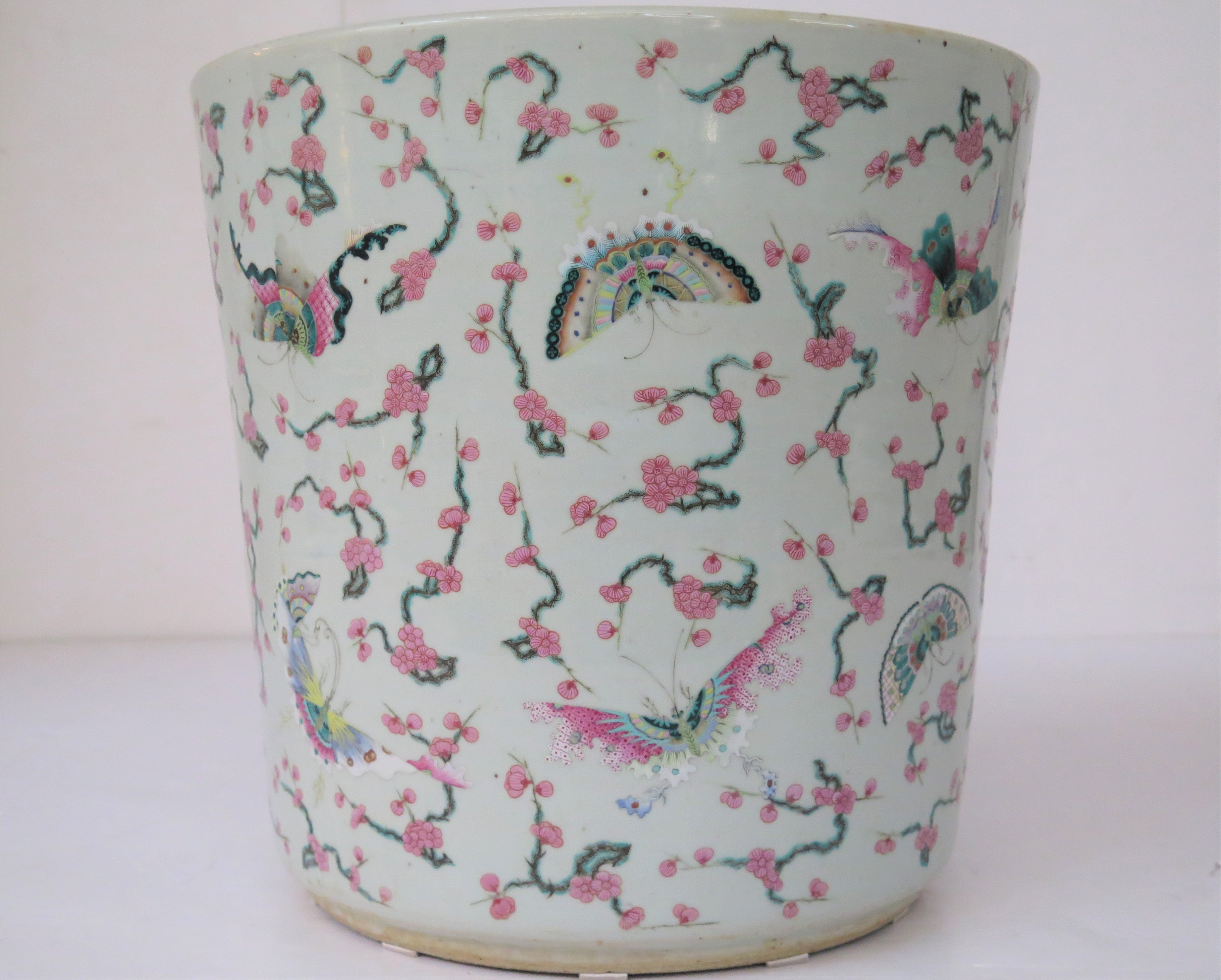 Chinese Family Rose Porcelain Planter, Early 19th Century