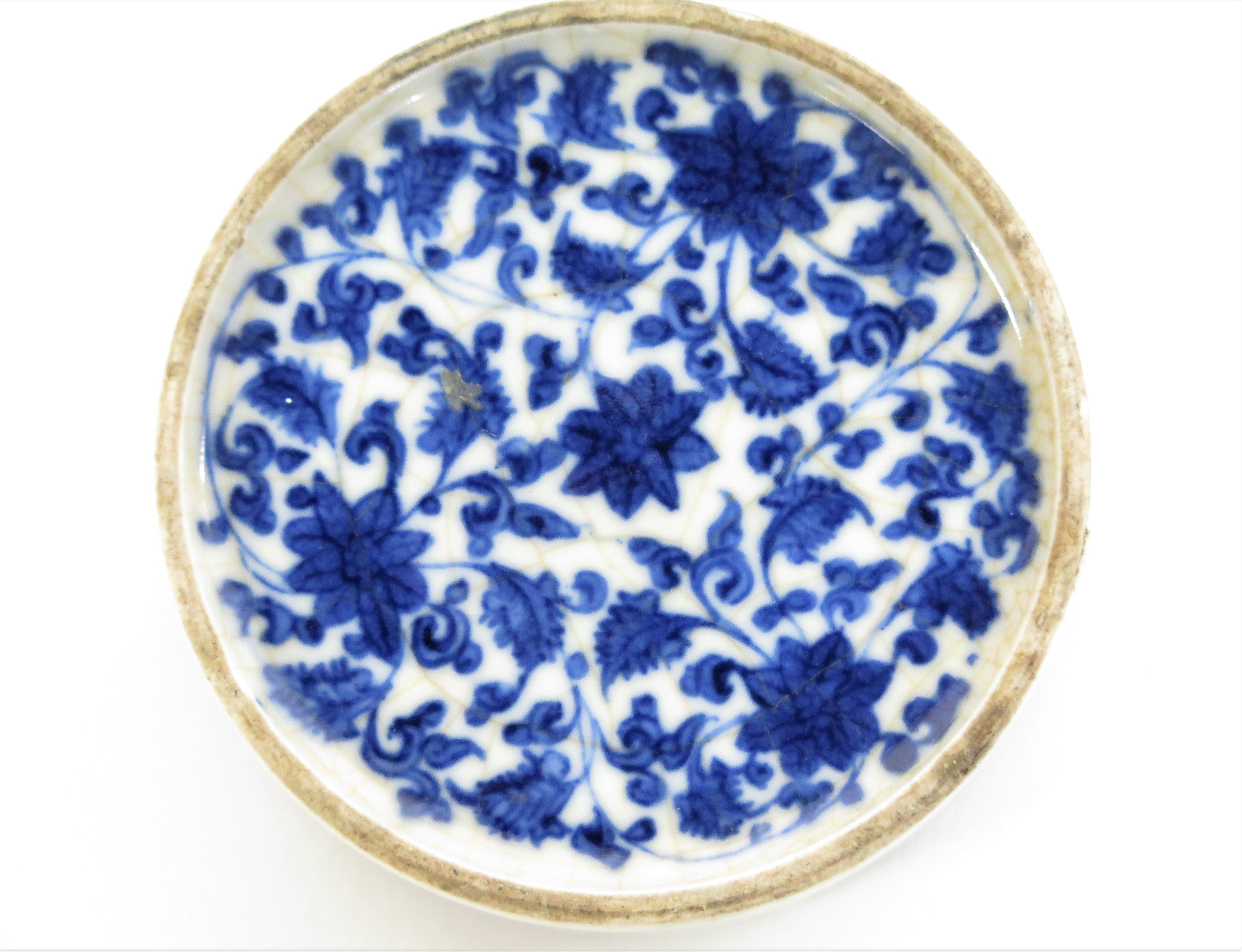 A 18th Century Chinese Round Box of Porcelain